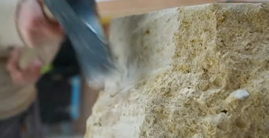 Pose de la première pierre de la nouvelle flèche de la basilique Saint-Denis.© Vidéo YouTube TF1