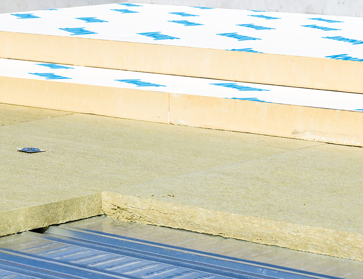 Léger, polyvalent, couvert par 2 ATEx du CSTB, Knauf présente son nouvel isolant polyuréthane ignifugé (PIR) Knauf Thane OpTTI®.