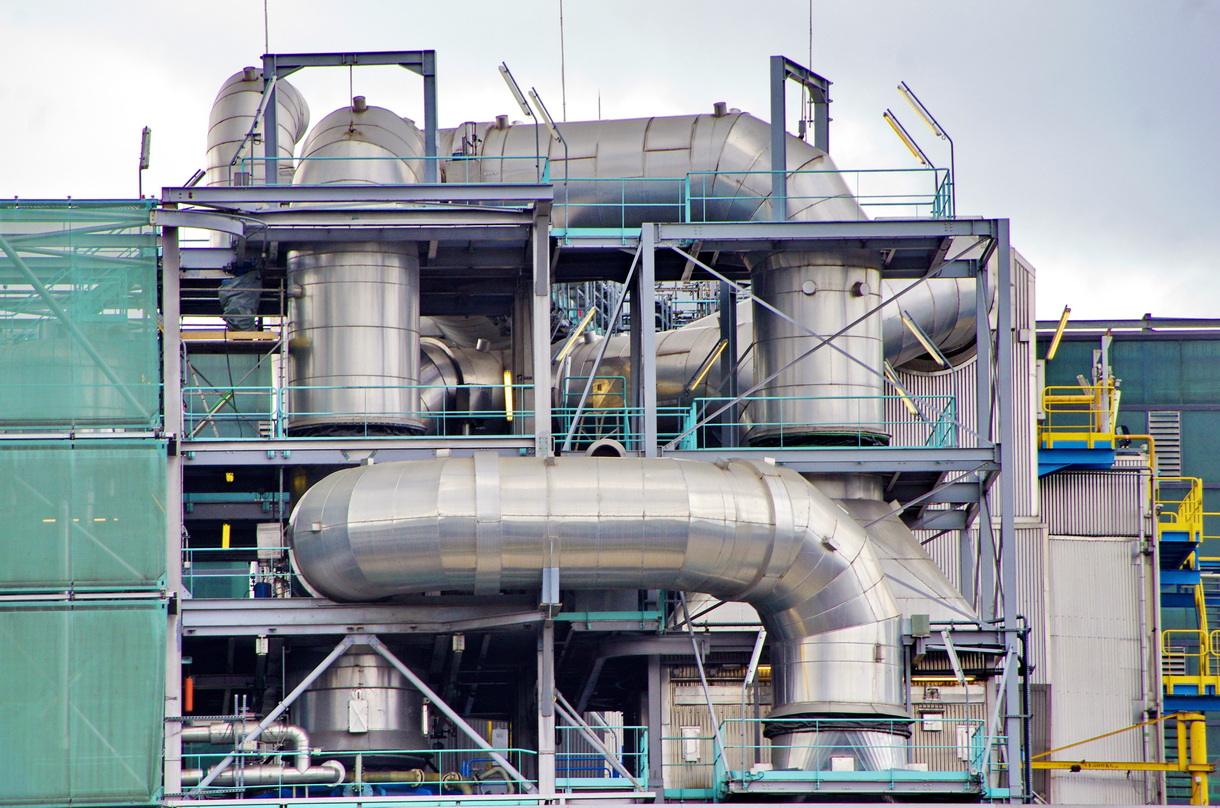 Une usine au bord de la Seine au nord de Charenton sur Seine. © PP