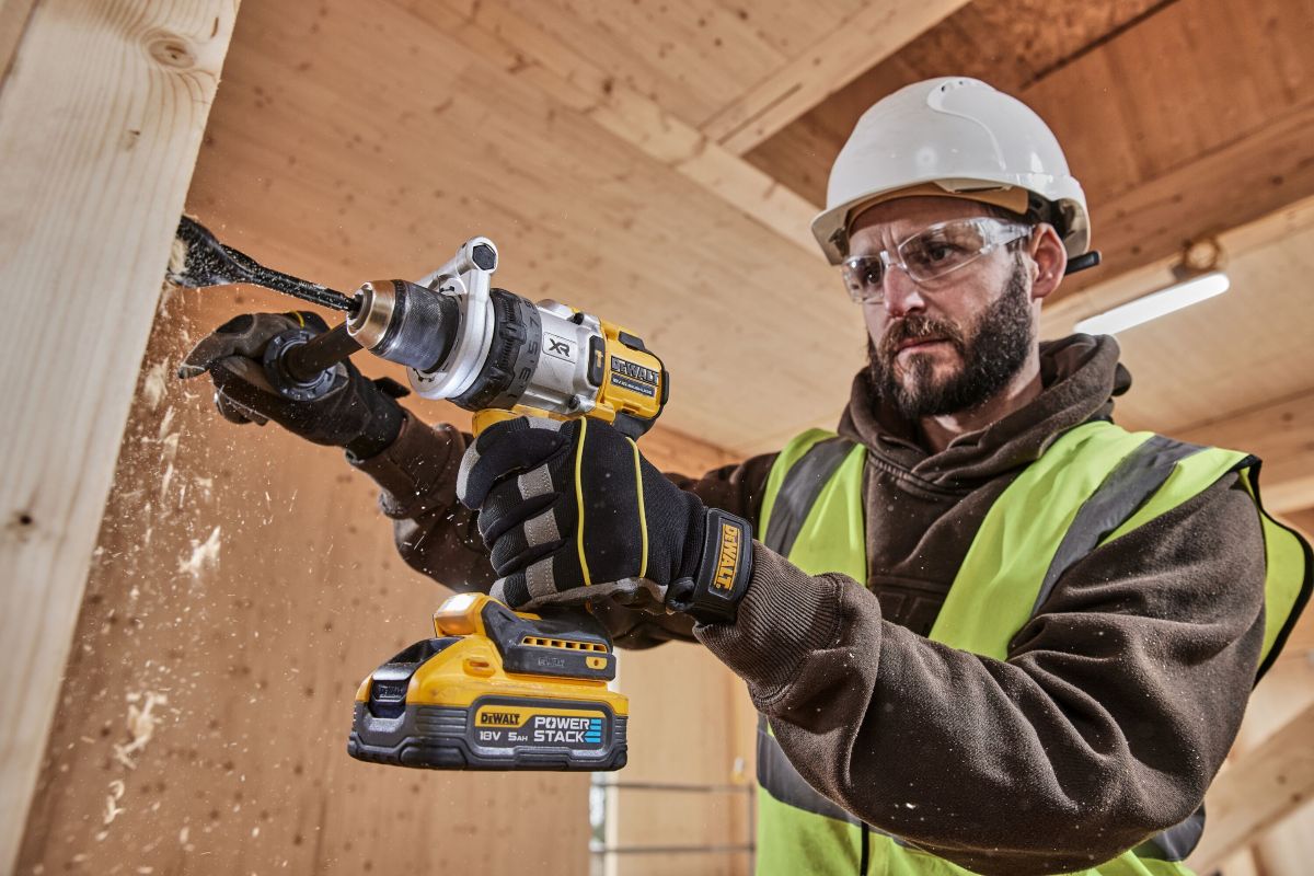 La nouvelle perceuse visseuse DCD1007 DeWalt. © DeWalt