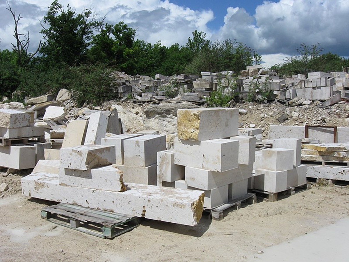 Carrière de pierre de la Grosse Roche / Unicem. © Thor19