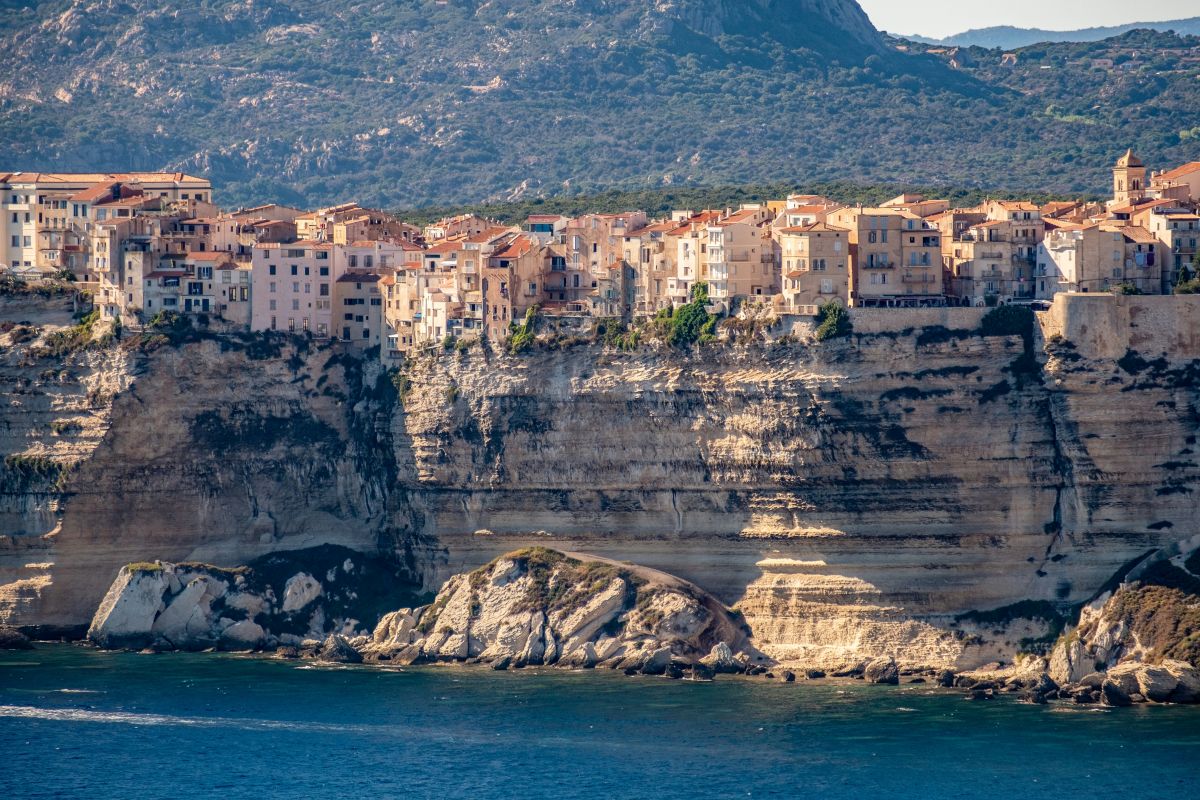 La vulnérabilité du bâti dans la ville haute de Bonifacio. © Christian Thoni / Unsplash