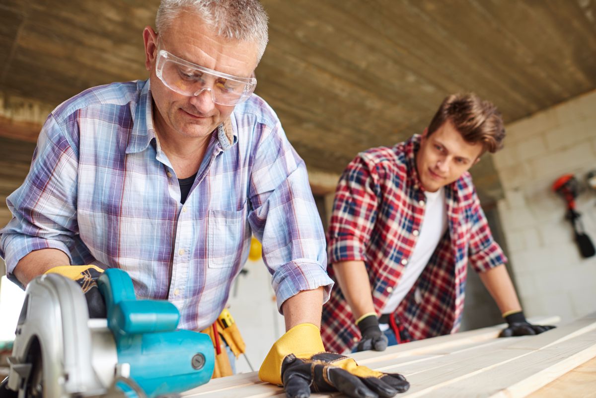 Apprentissage et emploi des seniors. © Freepik