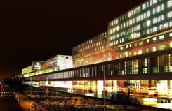 Encore trop de vitrines et façades éclairées la nuit