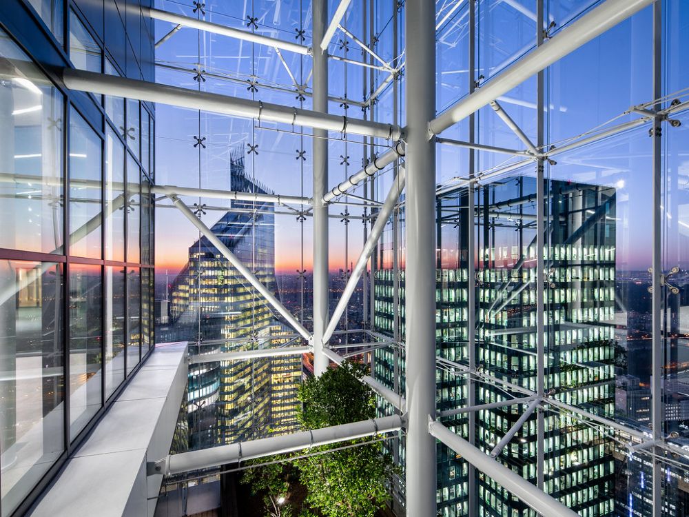 Saint-Gobain veut réaliser 12 milliards d'investissements. La tour Saint-Gobain. © Laurent Kronental / Flick