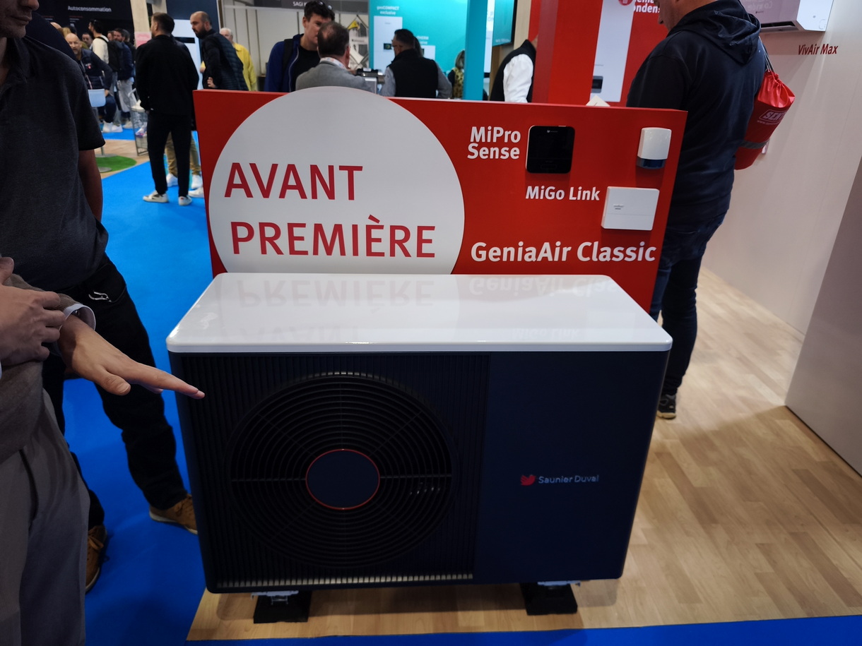 La nouvelle pompe à chaleur air/eau Genia Classic au R290 de Saunier-Duval dévoilée à Artibat. © PP