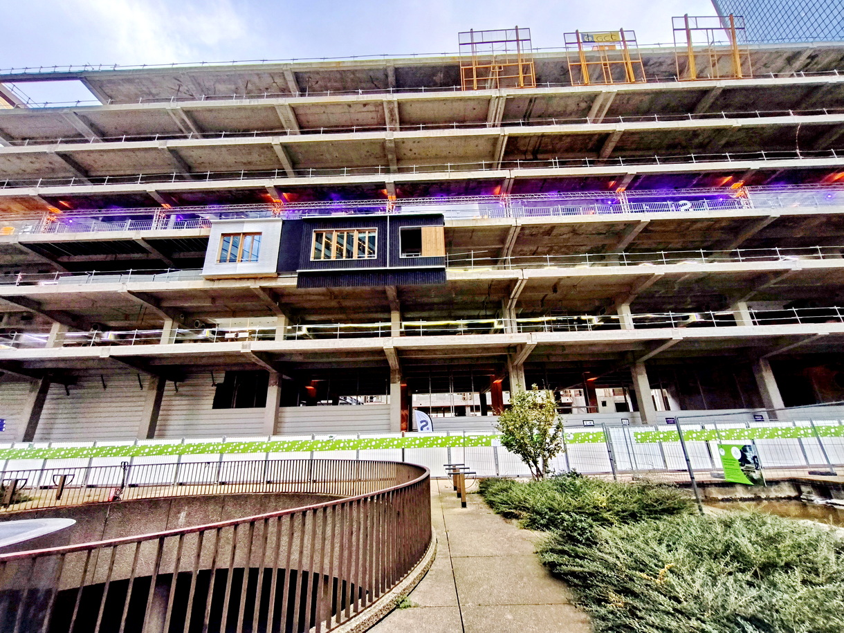 L'état actuel du bâtiment CB3, futur siège de Sanofi France à La DéFense. © PP