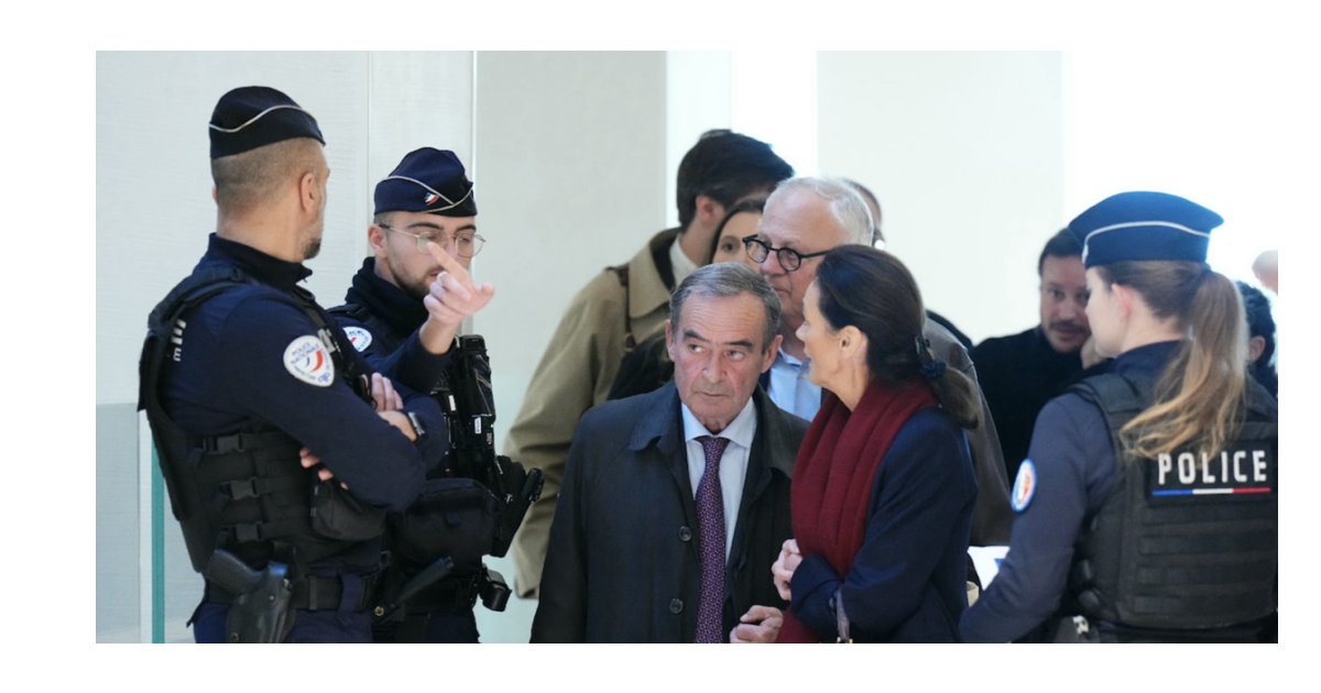 L'ancien PDG du cimentier français Lafarge, Bruno Lafont, arrive au tribunal de Paris le 4 novembre 2025. © Dimitar Dilkoff / AFP