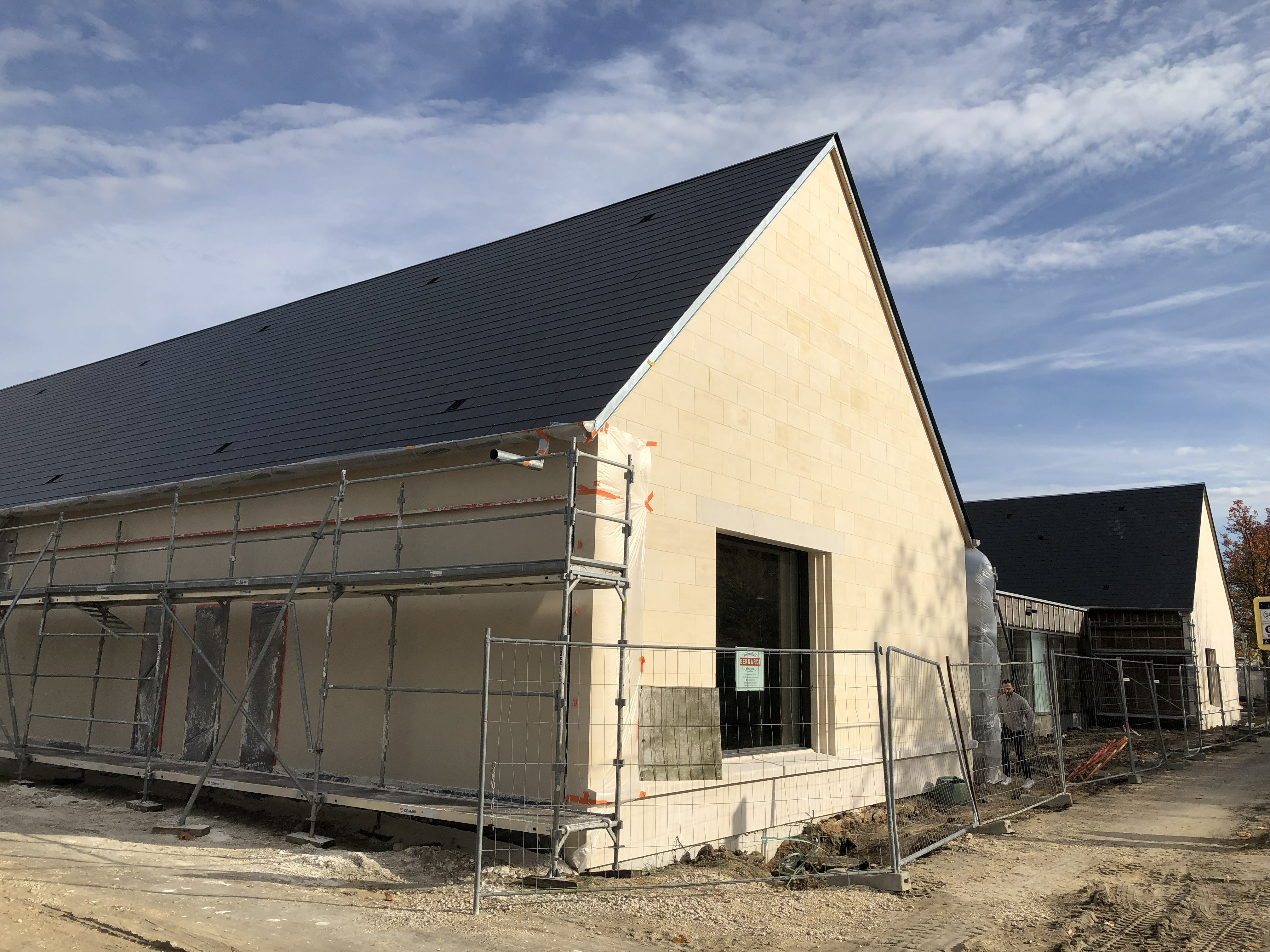 Enduit extérieur sur paille à Ingré près d'Orléans. ©