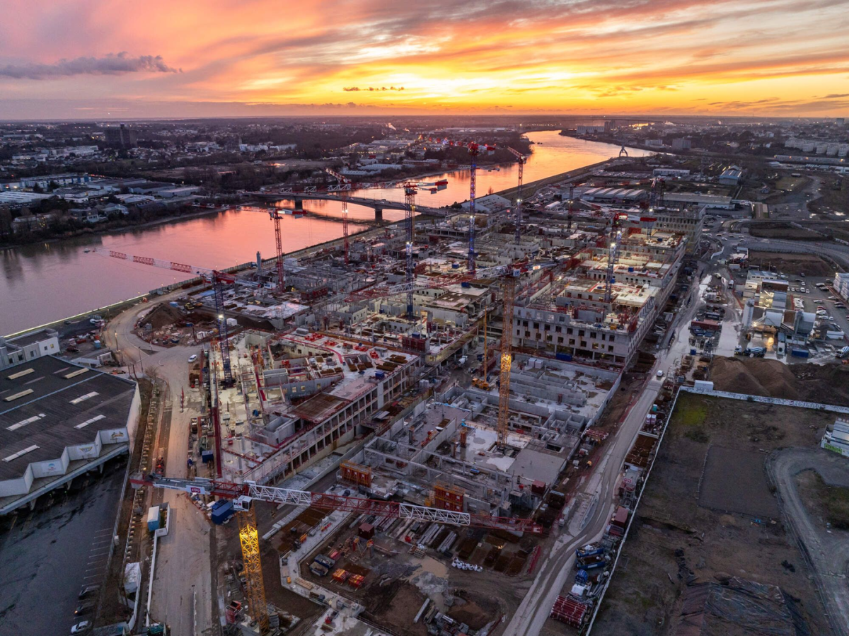 Hôpital de Nantes : une façade sur mesure pour sintégrer dans la ville. © CHU Nantes