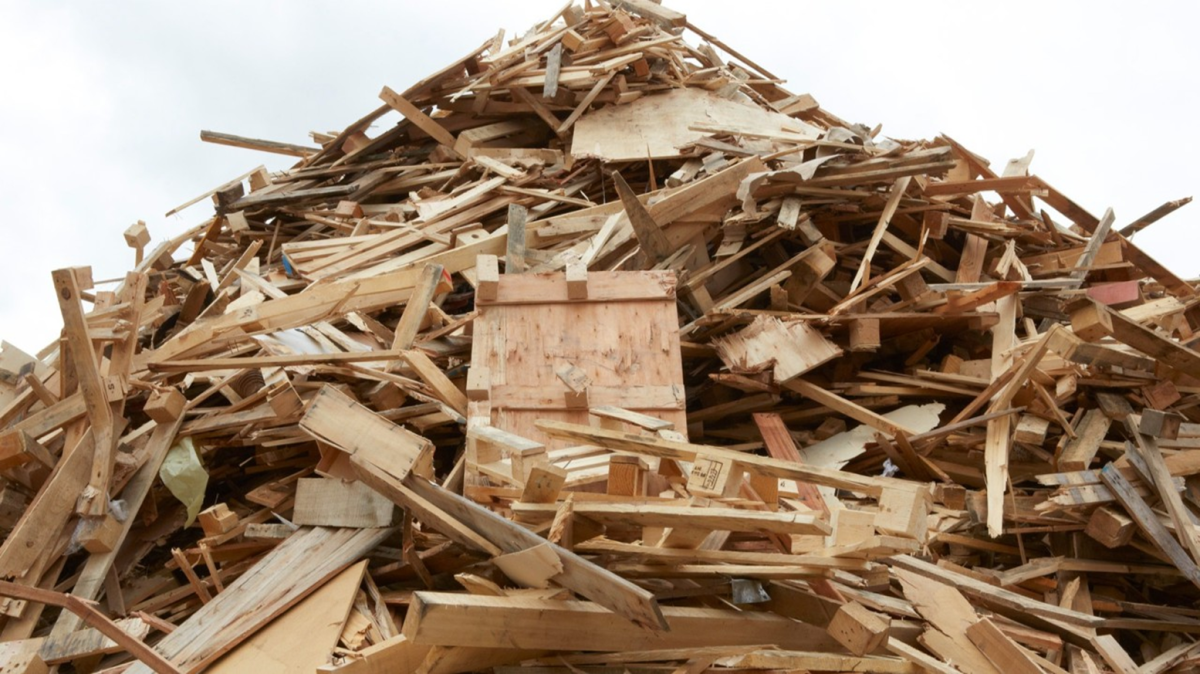 La France croule sous les déchets bois et exporte massivement. © ADEME