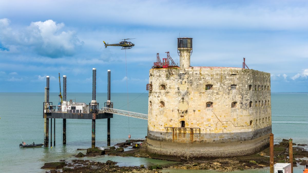 L'expertise et le savoir-faire d'Edycem choisis pour la restauration en pleine mer de Fort Boyard. ©