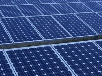 Solaire: les industriels veulent des appels d'offres plus gros