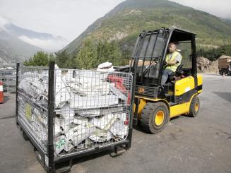 La collecte des équipements électriques samplifie