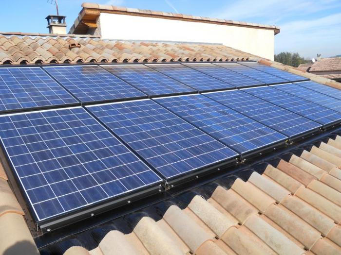 Prison ferme pour une escroquerie aux panneaux solaires