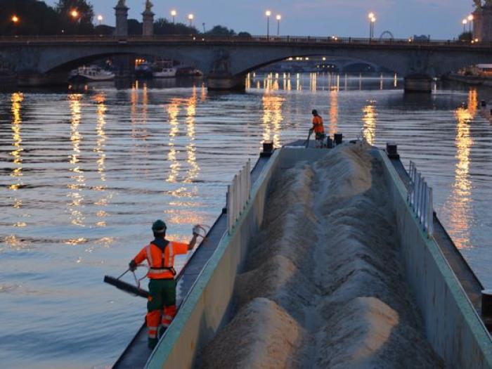 Lafarge livre 5000 tonnes de sable sur les quais de Seine