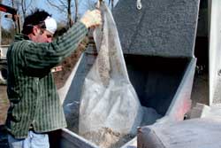 Du béton de chanvre projeté sur une maison neuve