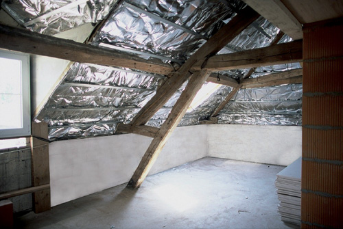 Isoler les toits et les combles durablement